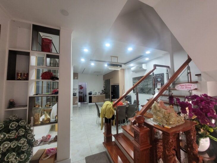 Bán nhà 90m², 3 tầng, DT 90 m2, 4PN, 5WC, Q.9, Giá 9,05 tỷ, sổ hồng