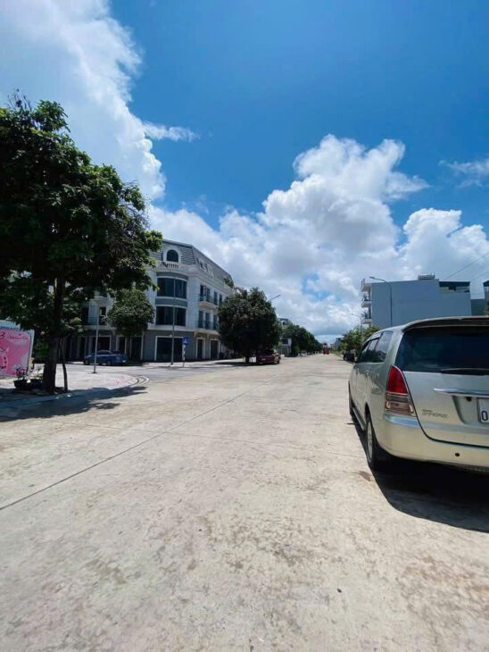 Ra hàng siêu phẩm 1 lô Green Park Cẩm Phả DT 80m 2 mặt tiền quay vườn hoa