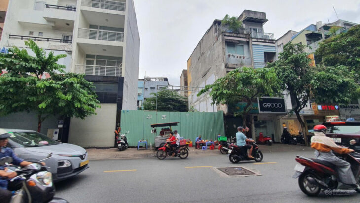 Cho thuê 523 – 525 – 527 Nguyễn Đình Chiểu, P2, Q3. DT: 9.5×21.25m. NH: 12.8m. Đất trống