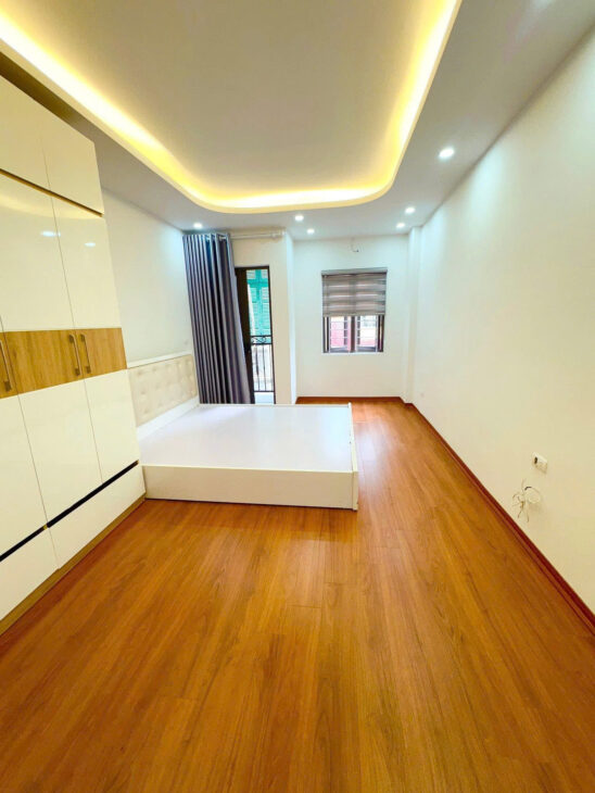 NHÀ DƯƠNG QUẢNG HÀM Ở LUÔN, NGÕ BA GÁC 31m2 5 tầng mặt tiền 3.3m Giá 9.6 tỷ