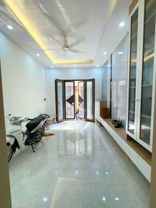 NHÀ DƯƠNG QUẢNG HÀM Ở LUÔN, NGÕ BA GÁC 31m2 5 tầng mặt tiền 3.3m Giá 9.6 tỷ