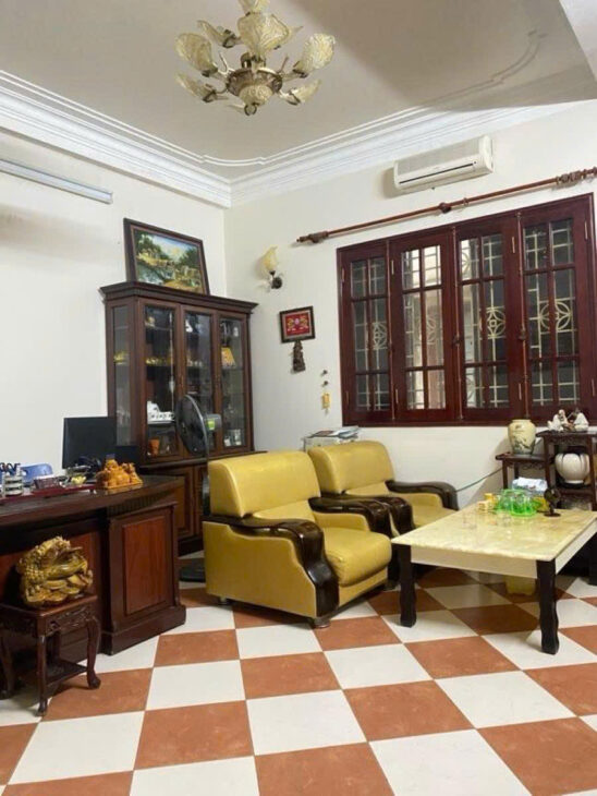 Bán Nhà Xuân Thuỷ – Ngõ Thông – Diện Tích 34m2 4 tầng mặt tiền 3.3m Giá 9.35 tỷ.