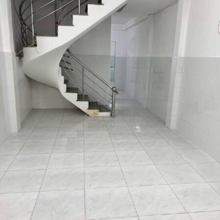 Gần Trần Xuân Soạn – Nguyễn Thị Thập – Huỳnh Tấn Phát
