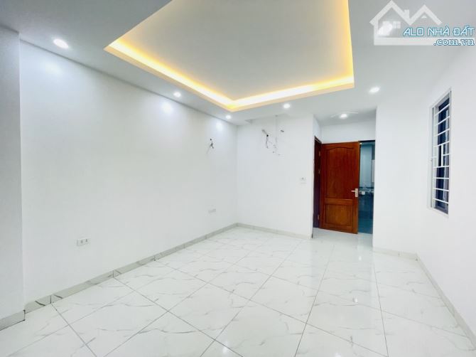 Cho thuê gấp nhà mặt phố Lê Trọng Tấn, 4 tầng, 120m², MT 6m, kinh doanh mọi hình thức