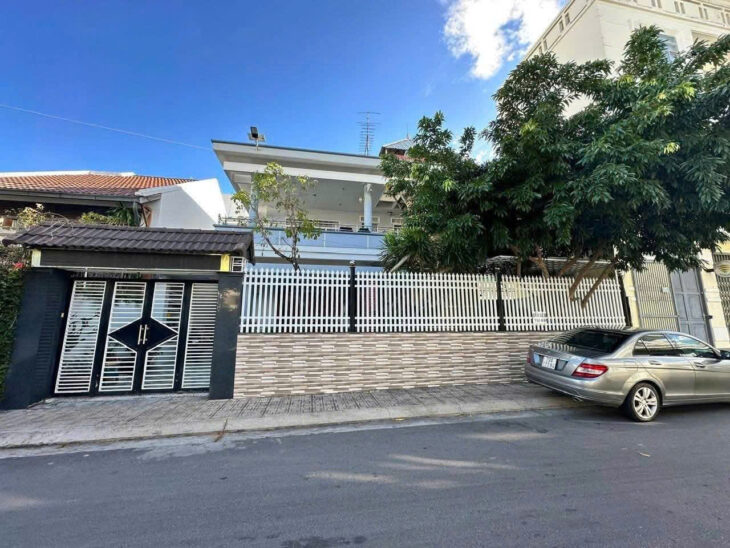 BÁN BIỆT THỰ MẶT TIỀN CẠNH BIỂN HÒN CHỒNG, PHƯỜNG BẮC NHA TRANG.