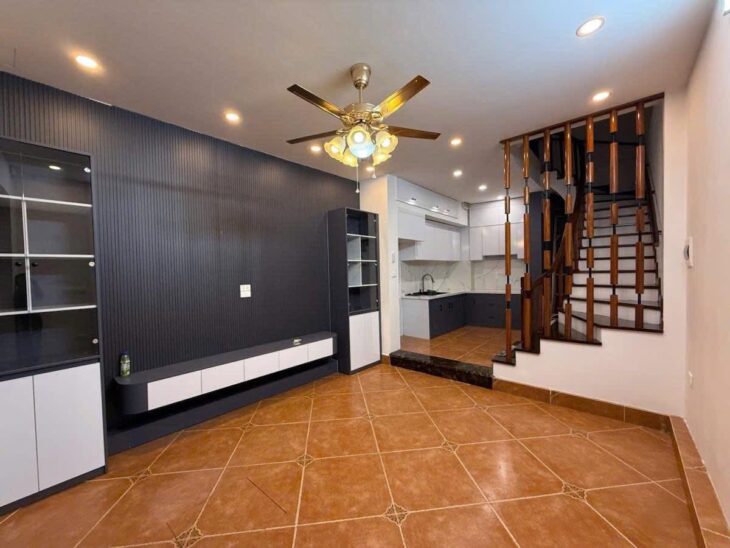 BÁN NHÀ NGUYỄN KHANG CẦU GIẤY NHÀ MỚI KÍNH KOONG 5 TẦNG Ô TÔ ĐỖ CỬA 10,8 TỶ