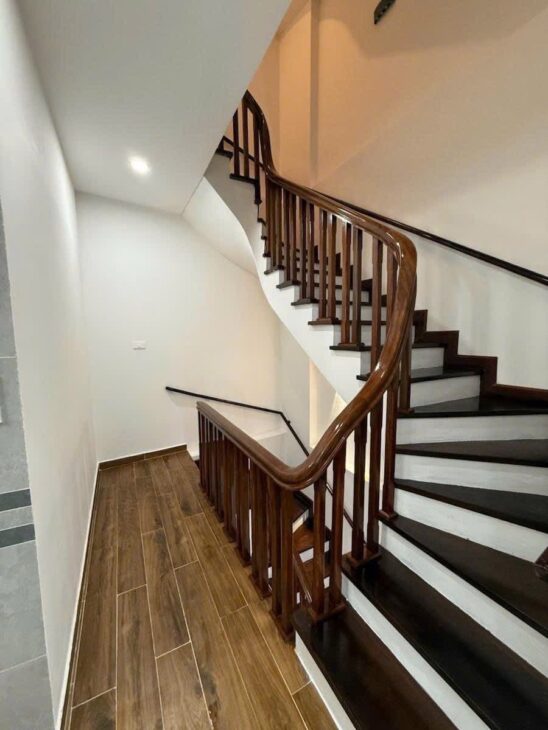 BÁN NHÀ NGUYỄN KHANG CẦU GIẤY NHÀ MỚI KÍNH KOONG 5 TẦNG Ô TÔ ĐỖ CỬA 10,8 TỶ