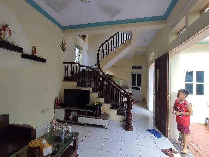 Bán nhà ngõ Yên Duyên, Hoàng Mai, HN. DT 1135m2, 2 tầng, 3PN, sổ đỏ chính chủ. Giá 10 tỷ. LH: