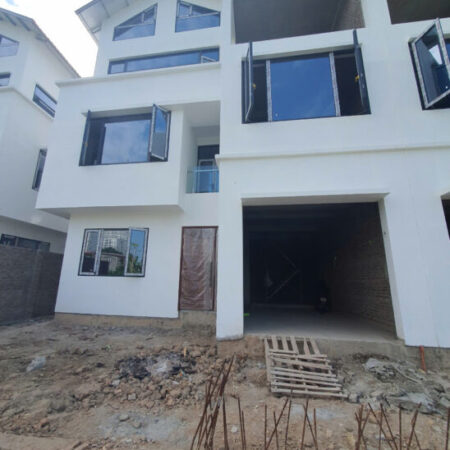 Bán biệt thự Vạn Xuân có sổ đỏ, hàng xóm Ciputra – DT 180m2 MT 12m 3 tầng 1 hầm – Giá đầu tư 38 tỷ