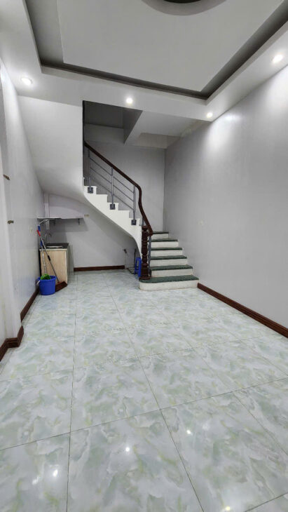 Cho thuê nhà phố Hào Nam – Đống Đa, 30m² x 4.5 tầng – Gần ô tô – Kinh doanh hoặc ở gia đình – Giá