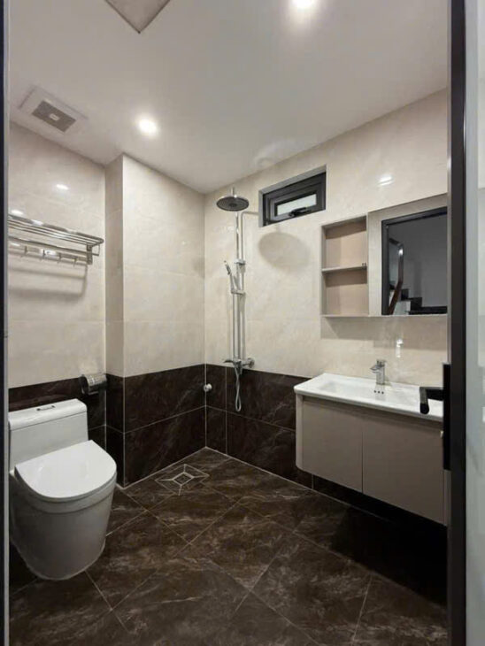 nhà an dương vương, 30m2 x 5 tầng mới tinh, ô tô đỗ gần nhà, mặt tiền 4m, 7 tỷ