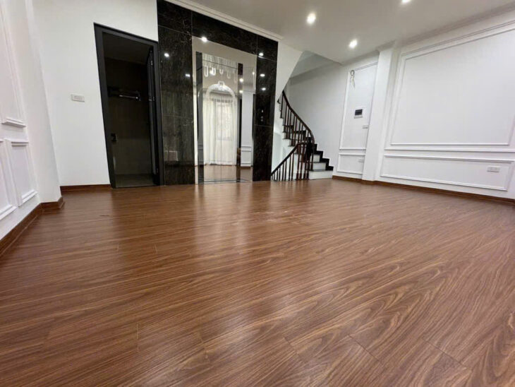 NHÀ GẦN CHỢ CỔ NHUẾ – 6 TẦNG x 34M2 – THANG MÁY – SỔ ĐỎ SẴN