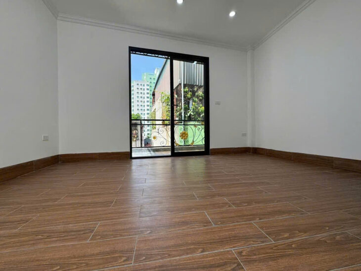 NHÀ GẦN CHỢ CỔ NHUẾ – 6 TẦNG x 34M2 – THANG MÁY – SỔ ĐỎ SẴN