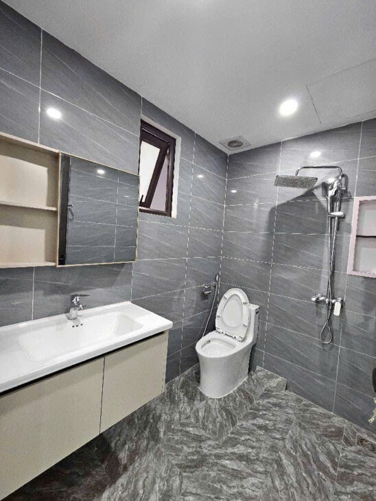 NHÀ LIÊN MẠC – 30M² – 6 TẦNG – Ô TÔ ĐỖ CẠNH NHÀ – CẠNH HỒ ĐIỀU HÒA – 5,9 TỶ