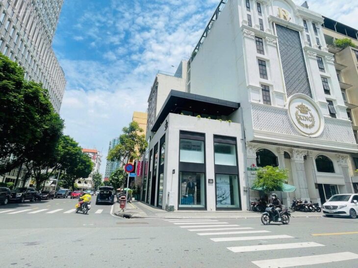 Cho thuê nhà góc 2 mặt tiền 02 Mạc Thị Bưởi với 23 – 25 Hai Bà Trưng, Quận 1.