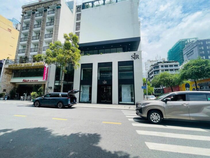 Cho thuê nhà góc 2 mặt tiền 02 Mạc Thị Bưởi với 23 – 25 Hai Bà Trưng, Quận 1.