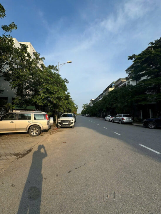 BÁN NHÀ PHÂN LÔ KDT AO SÀO- HOÀNG MAI, 73 M2, 5 TẦNG, MẶT TIỀN 5 M, GIÁ 19,5 TỶ.