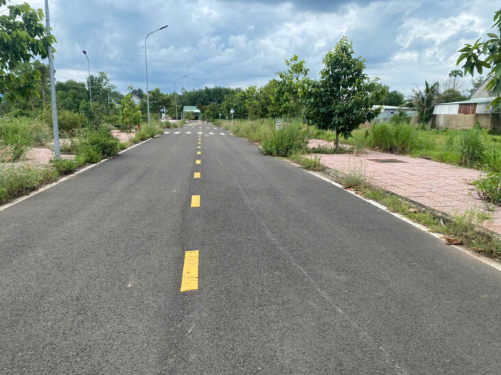 650tr sở hữu lôn đất ngay chợ Tân Phước , đường nhựa thổ cư sổ sẳn