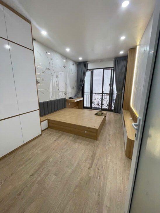 NHÀ TRUNG TÂM CẦU GIẤY, AN NINH ĐỈNH – 32M2 x 5 TẦNG – Ô TÔ CÁCH NHÀ 5M – GIÁ 7 TỶ