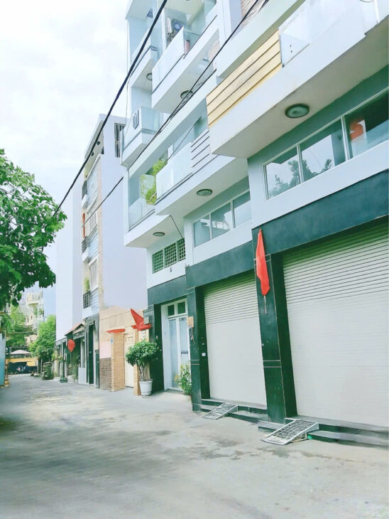 BÁN NHÀ Q10- HẺM 6M THÔNG CMT8- NGANG HƠN 5M- CĂN GÓC 3 TẦNG 3 PHÒNG NGỦ NỘI THẤT SỊN: 11 TỶ NHỈNH