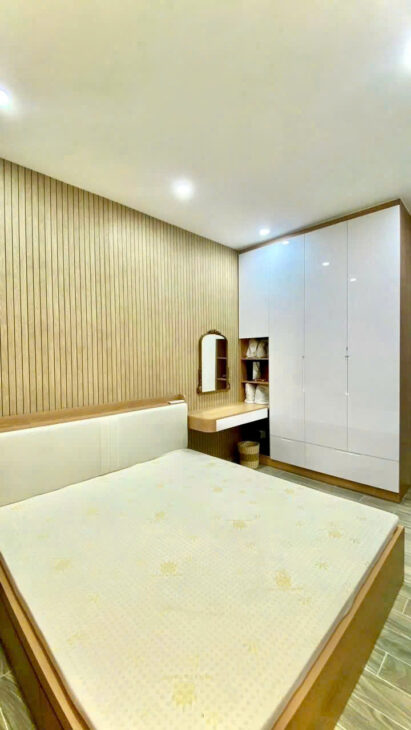 BÁN NHÀ Q10- HẺM 6M THÔNG CMT8- NGANG HƠN 5M- CĂN GÓC 3 TẦNG 3 PHÒNG NGỦ NỘI THẤT SỊN: 11 TỶ NHỈNH