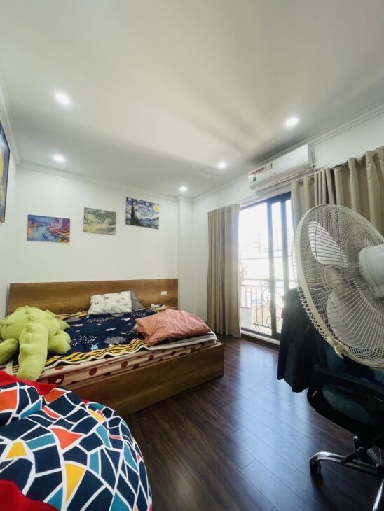 Bồ Đề ngõ thông gần ô tô nội thất tiền tỷ bán gấp chỉ hơn 5 đ