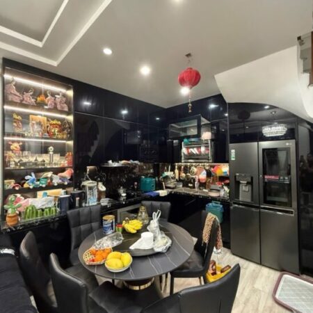 Bồ Đề ngõ thông gần ô tô nội thất tiền tỷ bán gấp chỉ hơn 5 đ