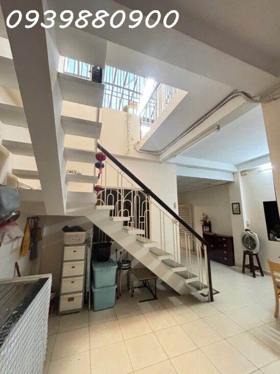 Hẻm thông Huỳnh Văn Bánh -> Lê Văn Sỹ – Ngang 5m❌15m nở hậu 6,1m.