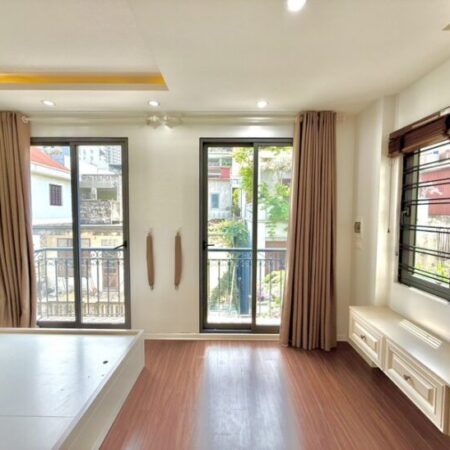 1 bước ra Hồng Tiến, nhà Bồ Đề xây mới còn thơ mùi sơn Gara ô tô nội thất luxury