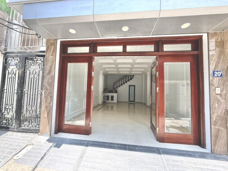 1 bước ra Hồng Tiến, nhà Bồ Đề xây mới còn thơ mùi sơn Gara ô tô nội thất luxury
