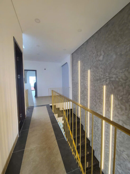 cần bán gấp nhà tô Ký.giảm liên tiếp 300tr chào 5.3 tỷ. Gấp giảm 200tr chào 5.6 tỷ TL Gấp giảm