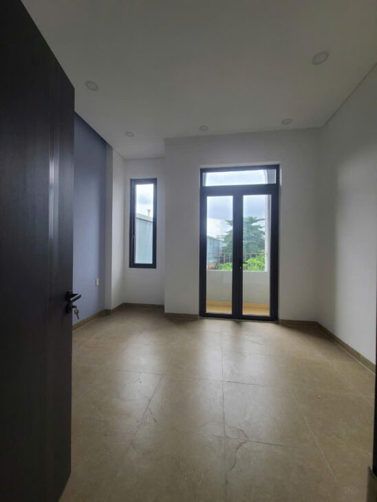 cần bán gấp nhà tô Ký.giảm liên tiếp 300tr chào 5.3 tỷ. Gấp giảm 200tr chào 5.6 tỷ TL Gấp giảm
