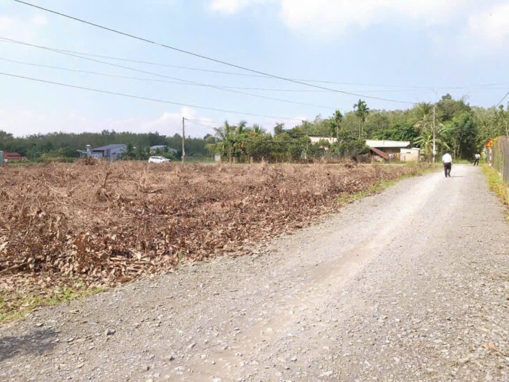 Bán gấp 200m2 đất giá 200 triệu liên hệ 0357 645 645