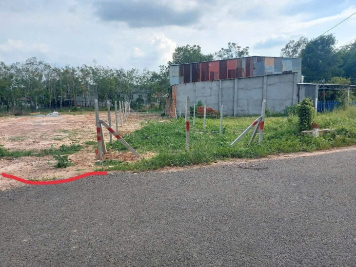 Bán gấp 200m2 đất giá 220 triệu liên hệ 0357 645 645
