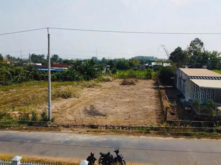 Bán gấp 200m2 đất giá 220 triệu liên hệ 0357 645 645