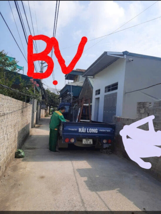 làng Thá ,ngõ đối diện với cổng chính bệnh viện Việt Đức cơ sở 2 Hà Nam