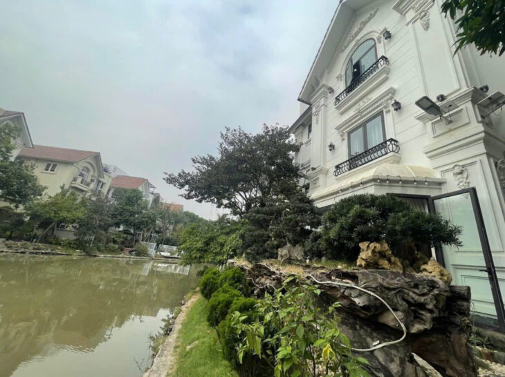 Biệt Thự Mặt Sông Vip 214m x tầng + hầm Reverside Long Biên