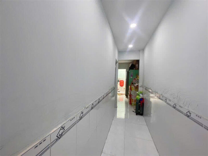 NHÀ MẶT TIỀN ĐƯỜNG NHỰA – TIỆN KINH DOANH Mặt tiền hẻm thông tứ phía, thuận tiện kinh doanh nhỏ