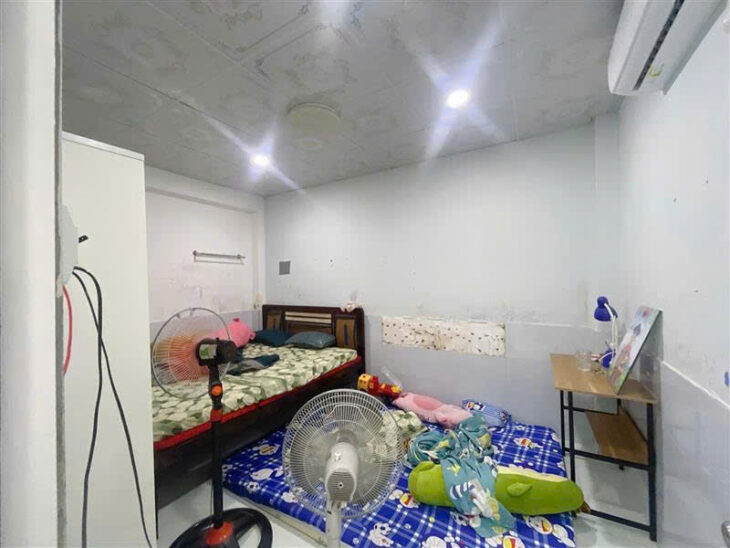 NHÀ MẶT TIỀN ĐƯỜNG NHỰA – TIỆN KINH DOANH Mặt tiền hẻm thông tứ phía, thuận tiện kinh doanh nhỏ
