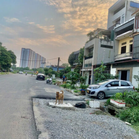 BÁN ĐẤT PHÂN LÔ – Ô TÔ VÀO – GẦN HỒ – DÂN TRÍ CAO 📍 Ngọc Thụy, Long Biên – 99m² – Giá 15.4 tỷ
