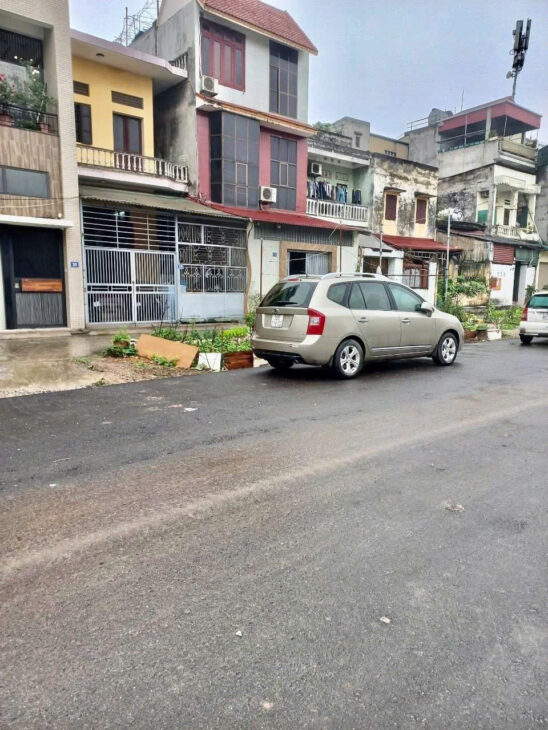 BÁN ĐẤT PHÂN LÔ – Ô TÔ VÀO – GẦN HỒ – DÂN TRÍ CAO 📍 Ngọc Thụy, Long Biên – 99m² – Giá 15.4 tỷ