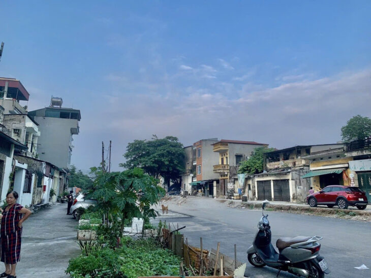 BÁN ĐẤT PHÂN LÔ – Ô TÔ VÀO – GẦN HỒ – DÂN TRÍ CAO 📍 Ngọc Thụy, Long Biên – 99m² – Giá 15.4 tỷ