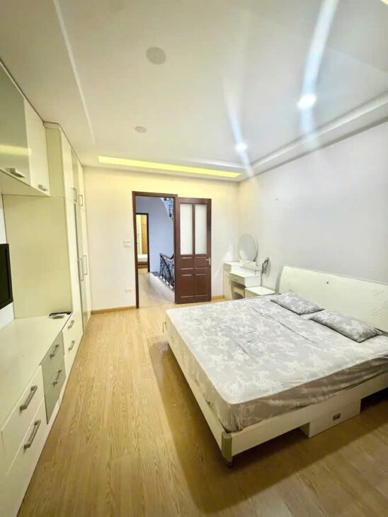 Phân Lô Nguyễn Chí Thanh, 68m2 x 5T, MT 4.5m, ô chờ thang máy, 17 tỷ