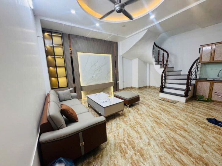 Bán nhà mặt phố Tôn Đức Thắng, Đống Đa, 38m2 x 5 tầng, 8.7 tỷ, Sổ Đỏ, 4PN, LH: 0975948906
