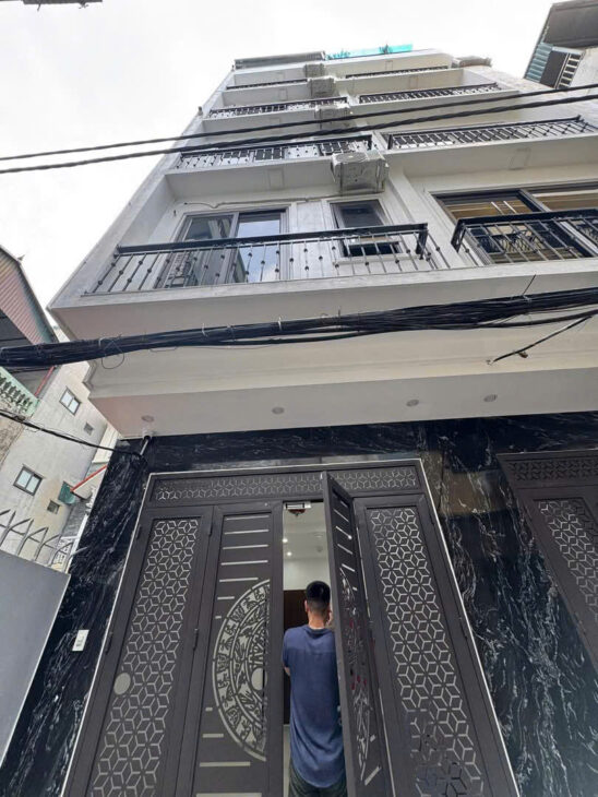 NHÀ ĐẸP MỚI -6T- OTO CÁCH 50 M – THANG MÁY – HỆ THỐNG PHÒNG CHÁY ĐẦY ĐỦ – VỪA Ở VỪA CHO THUÊ DÒNG