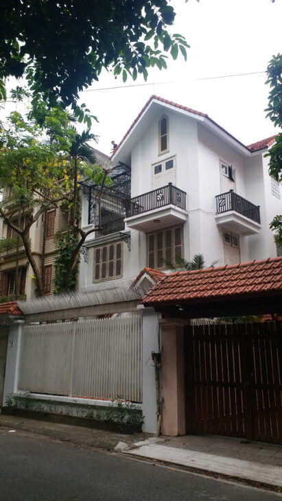 Cho thuê biệt thự Trung Hòa 145m2, 4 tầng làm văn phòng công ty, trung tâm dạy học