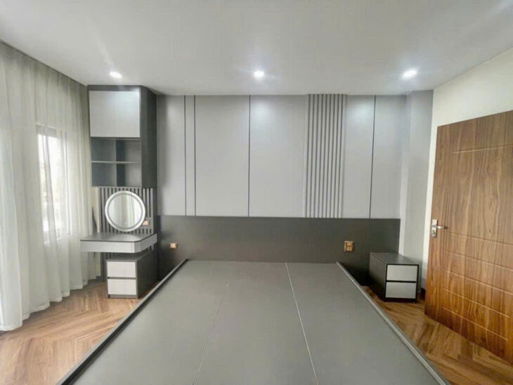 Bán nhả mặt ngõ kinh doanh phố Khương Trung – Gara ô tô, thang máy