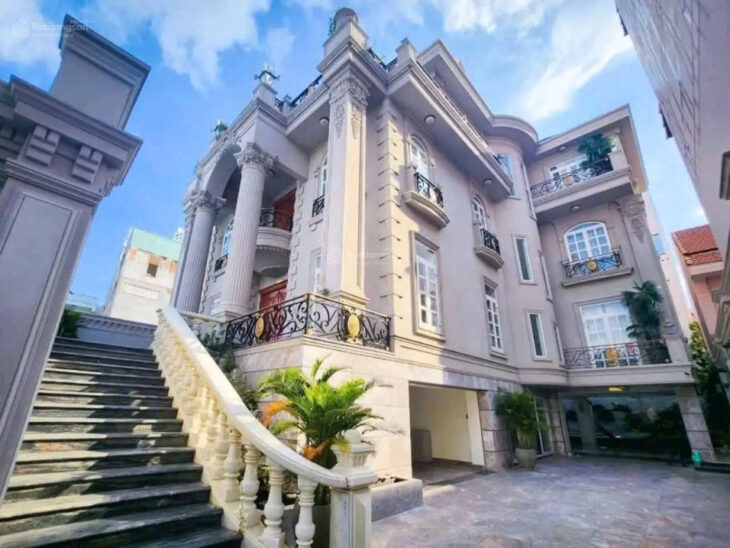 Bán nhà biệt thự sân vườn trung tâm phường Thảo Điền, Quận 2