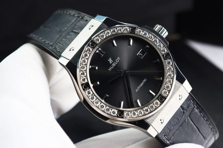 Đồng Hồ Nam : Hublot Classic Fusion – Dial Grey – Bezel Kim Cương – Size 42mm FullBox…
