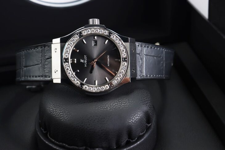 Đồng Hồ Nam : Hublot Classic Fusion – Dial Grey – Bezel Kim Cương – Size 42mm FullBox…